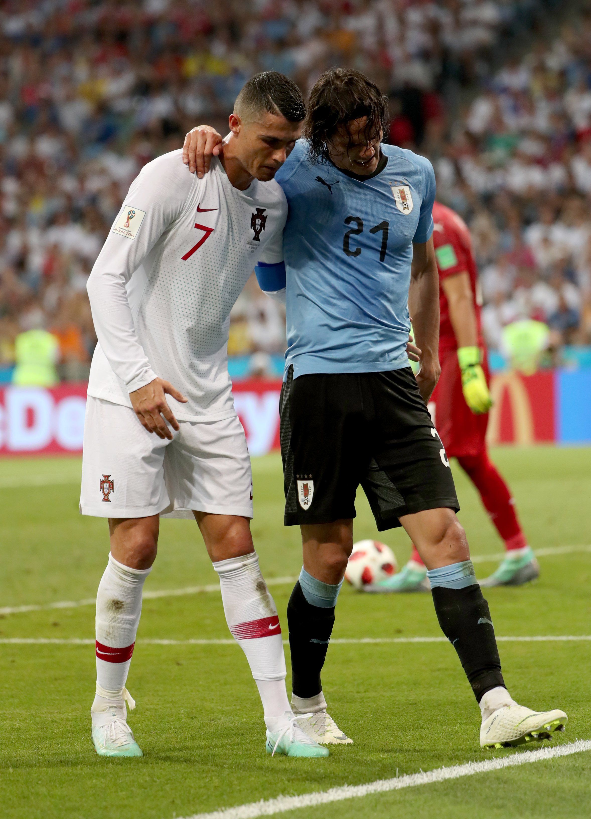 开云体育在线-足球比赛中的精彩瞬间耐人寻味