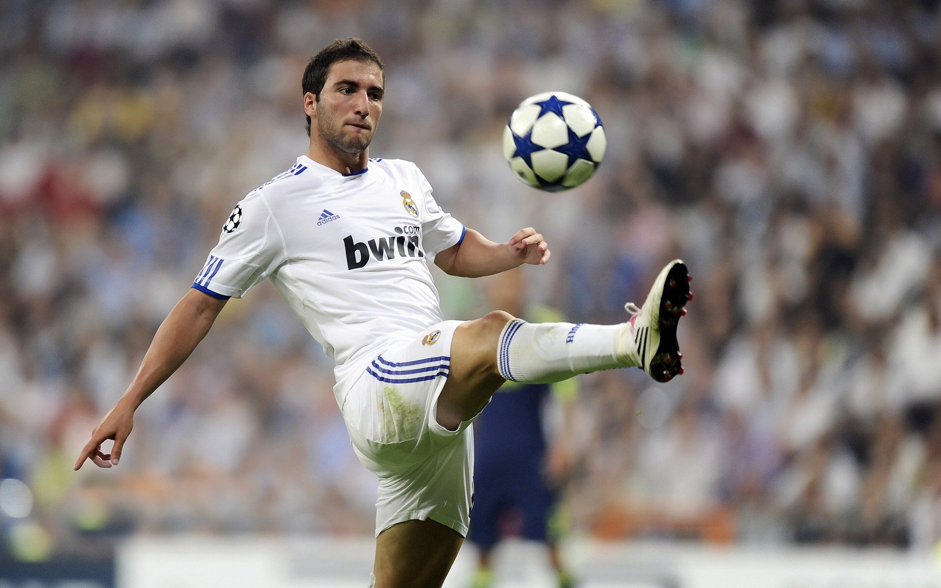 雷恩末节风暴席卷卡塔尔,巴雷拉全程高能演绎王者归来