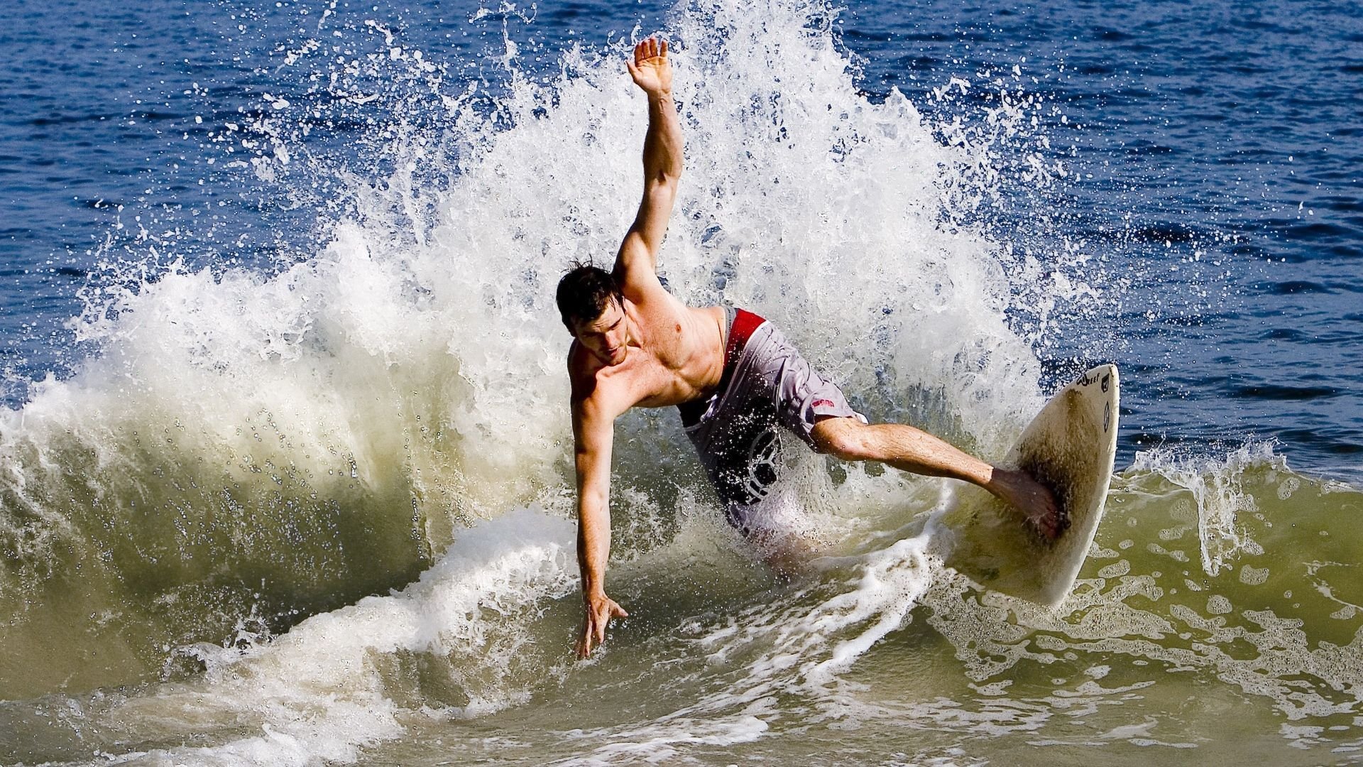 开云平台-魔笛奏响战歌，钟表匠压哨绝杀—世界杯赛场上的冰与火之歌